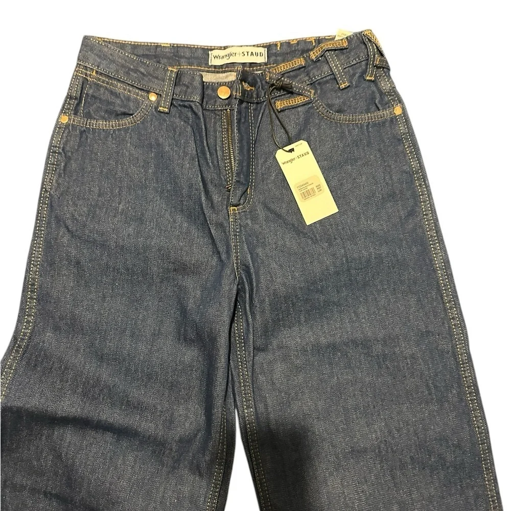 Wrangler Blue Relaxed Fit Jeans with Timeless Appeal
